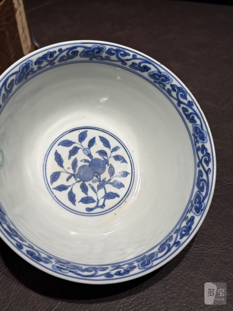 明嘉靖 青花莲托八宝纹碗（老木盒） - 图12